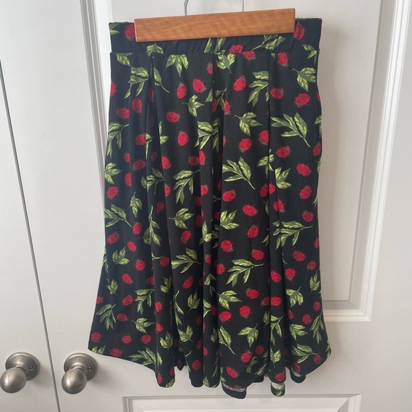LulaRoe Madison Ladybug Pleated Skirt with Pockets - Picture 2 of 6
